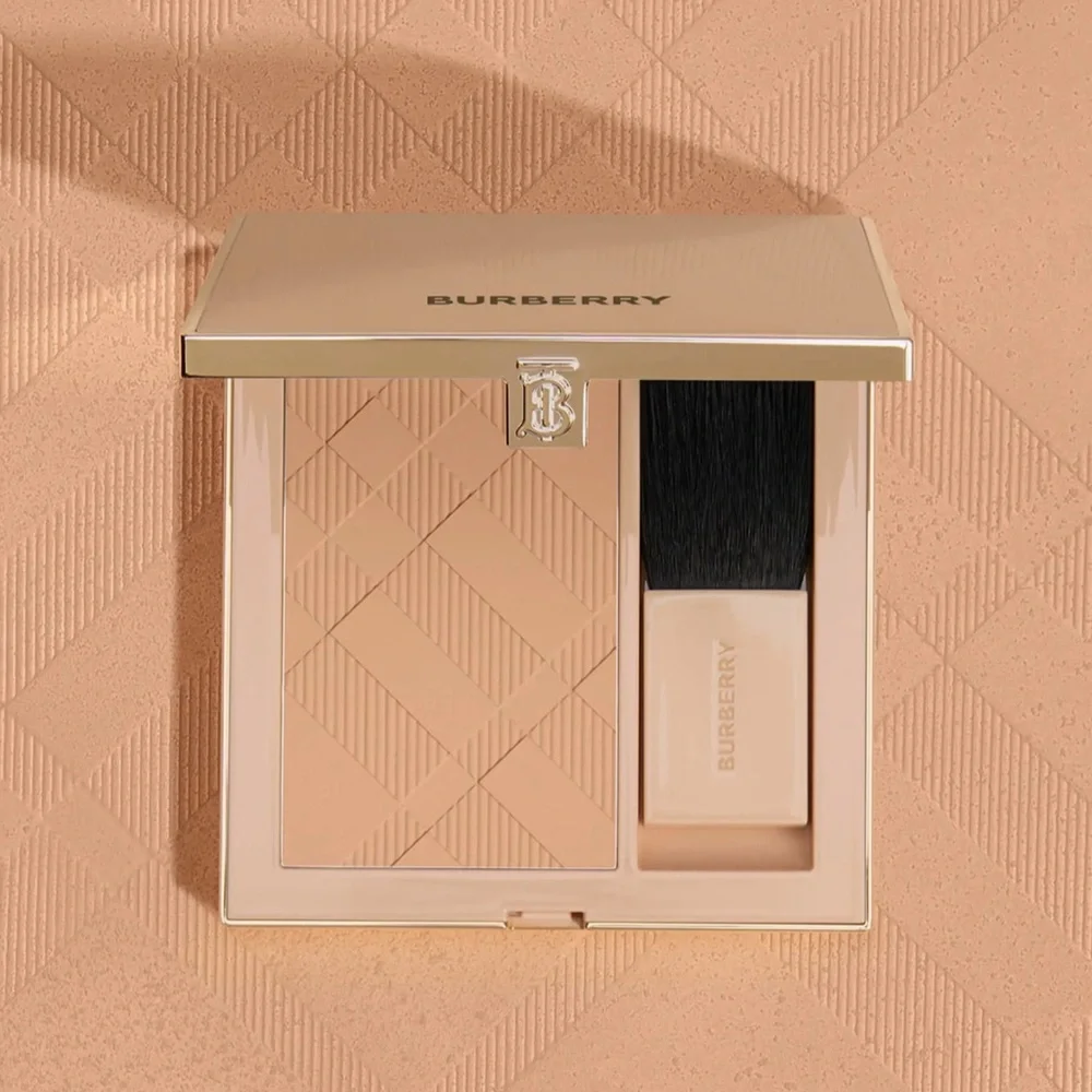 BURBERRY Outdoor Blush in 11 Sand Beige NEW IN BOX - Picture 3 of 8